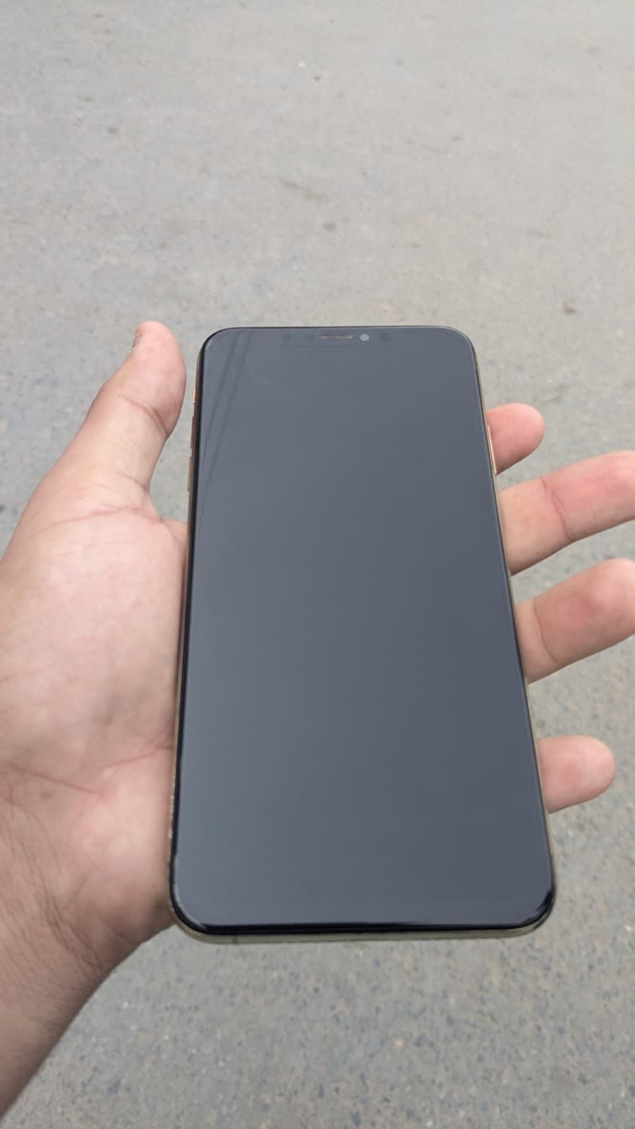 Apple iPhone XS Max 256GB in Gold — photo 2