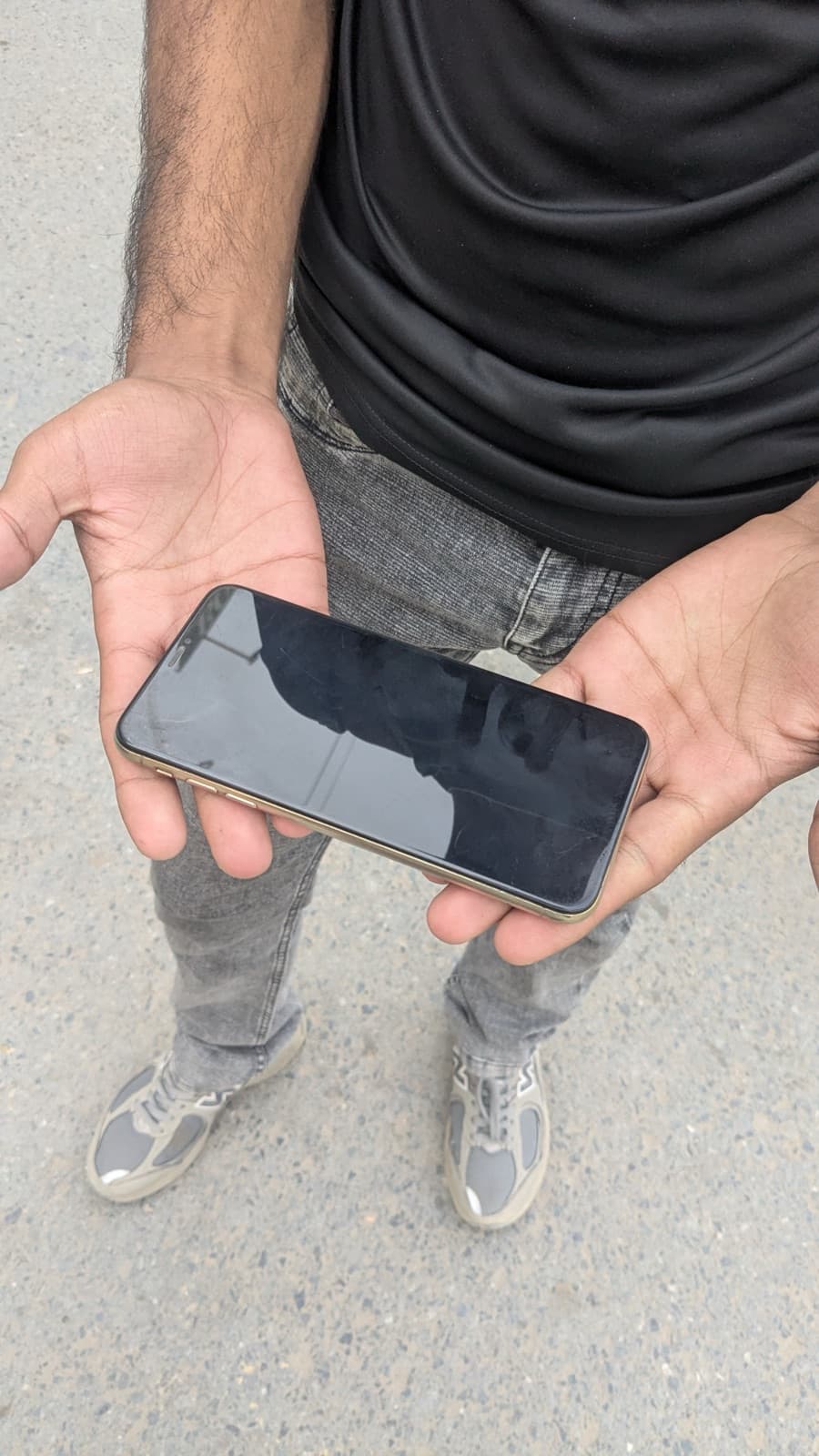 Apple iPhone XS Max 256GB in Gold — photo 3