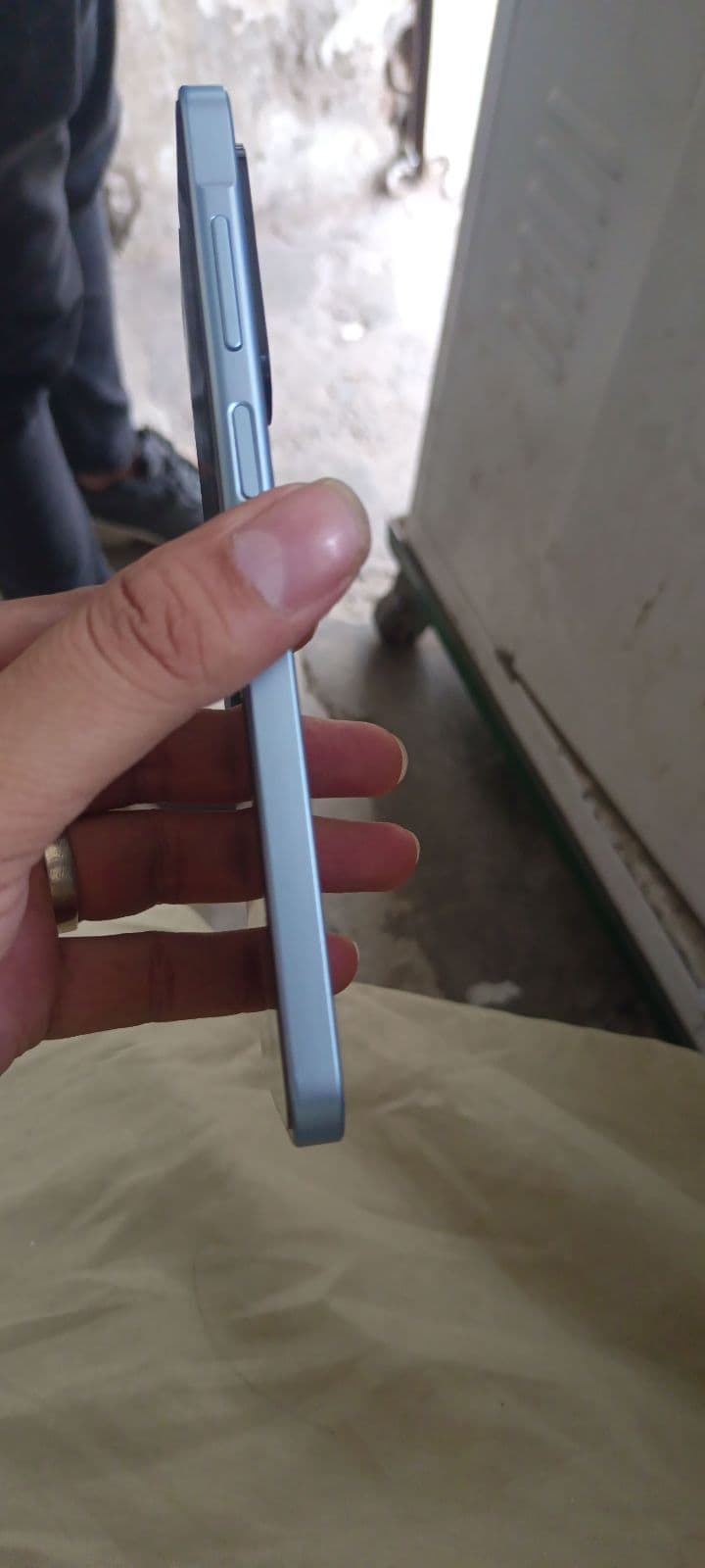 Samsung Galaxy A17 8GB / 256GB in Light Blue — photo 2