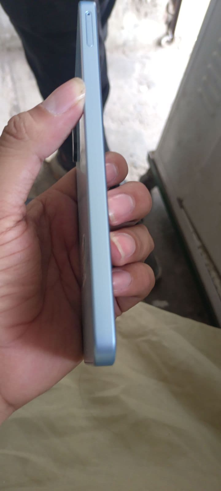 Samsung Galaxy A17 8GB / 256GB in Light Blue — photo 3