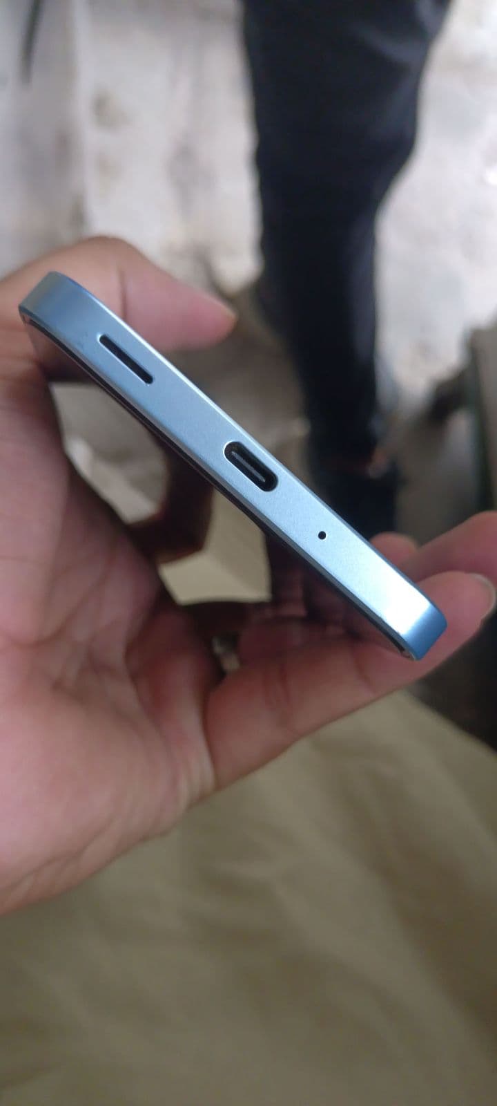Samsung Galaxy A17 8GB / 256GB in Light Blue — photo 4