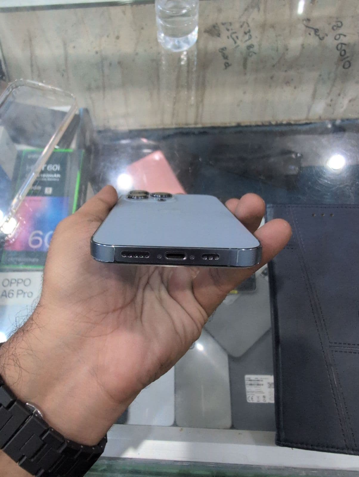 Apple iPhone 13 Pro 128GB in Graphite — photo 3