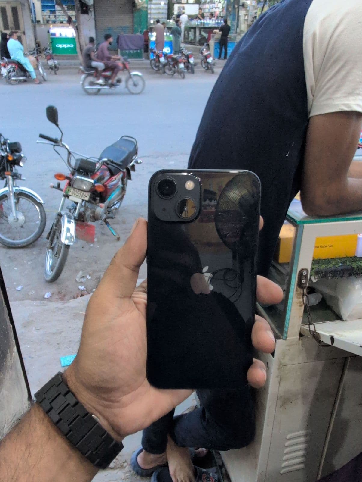 iPhone 13 · 128GB