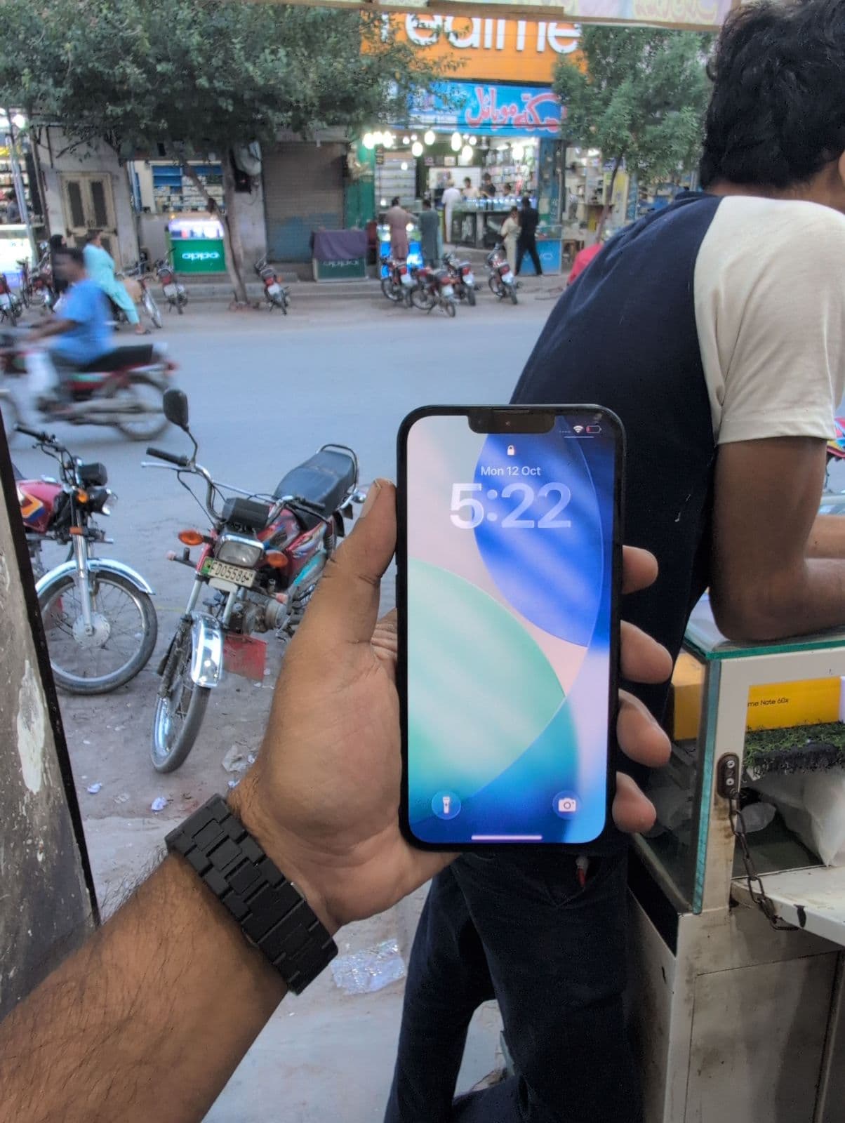 Apple iPhone 13 128GB in Midnight — photo 2