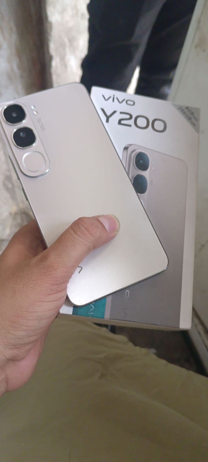 Vivo Y200 8GB / 256GB in Titanium Silver — photo 1