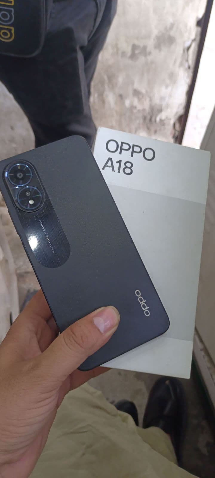 Oppo A18 4GB / 128GB in Glowing Black — photo 2