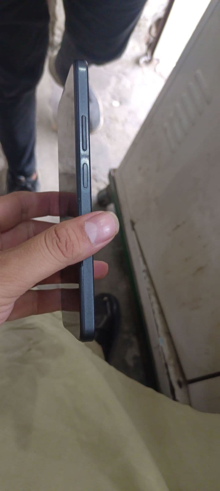 Oppo A18 4GB / 128GB in Glowing Black — photo 3