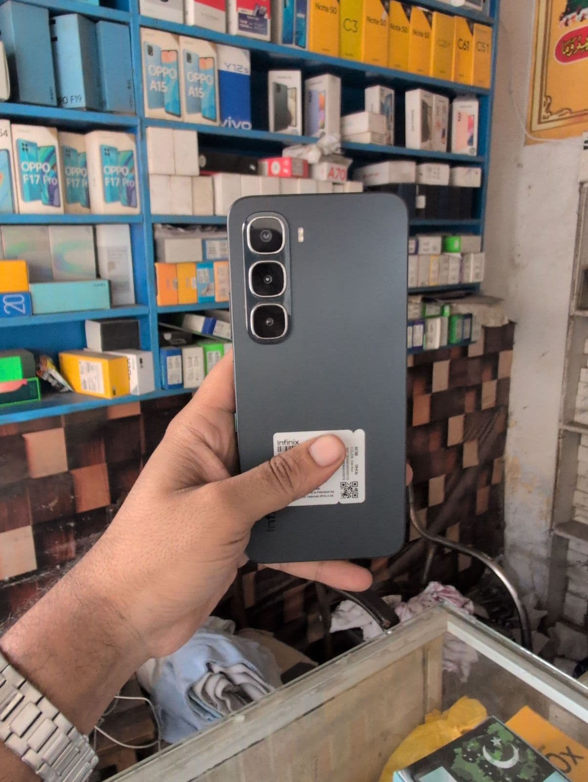 Infinix Hot 60i · 6GB / 128GB