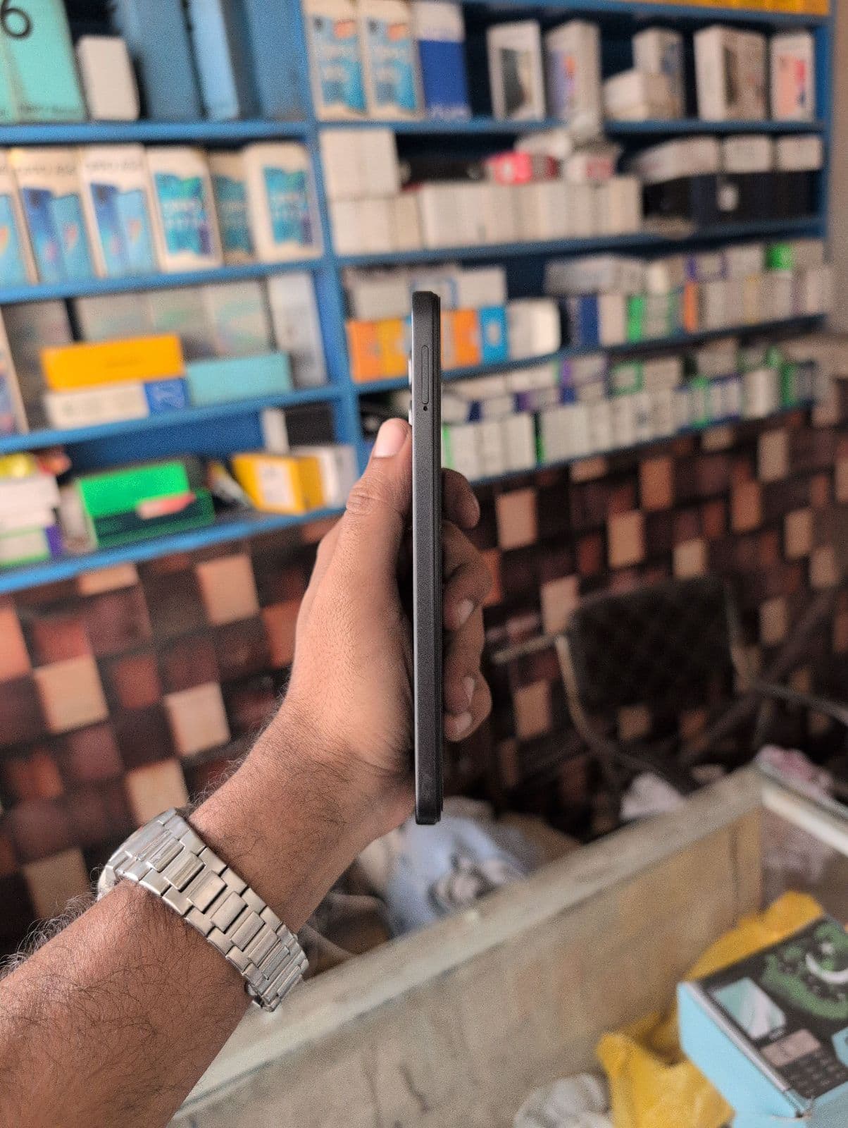 Infinix Hot 60i 6GB / 128GB in Sleek Black — photo 3