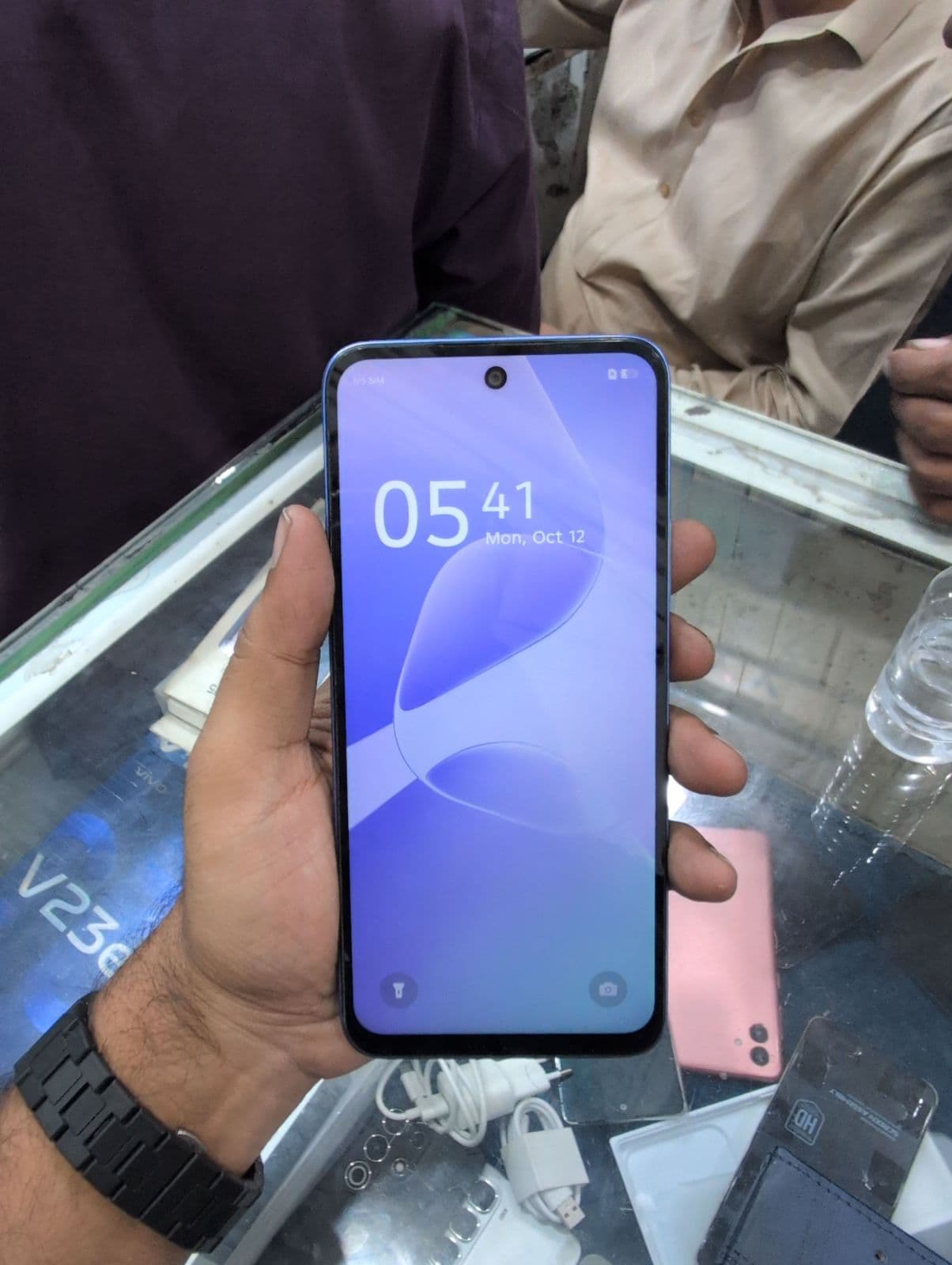 Infinix Hot 60i 6GB / 128GB in Shadow Blue — photo 2
