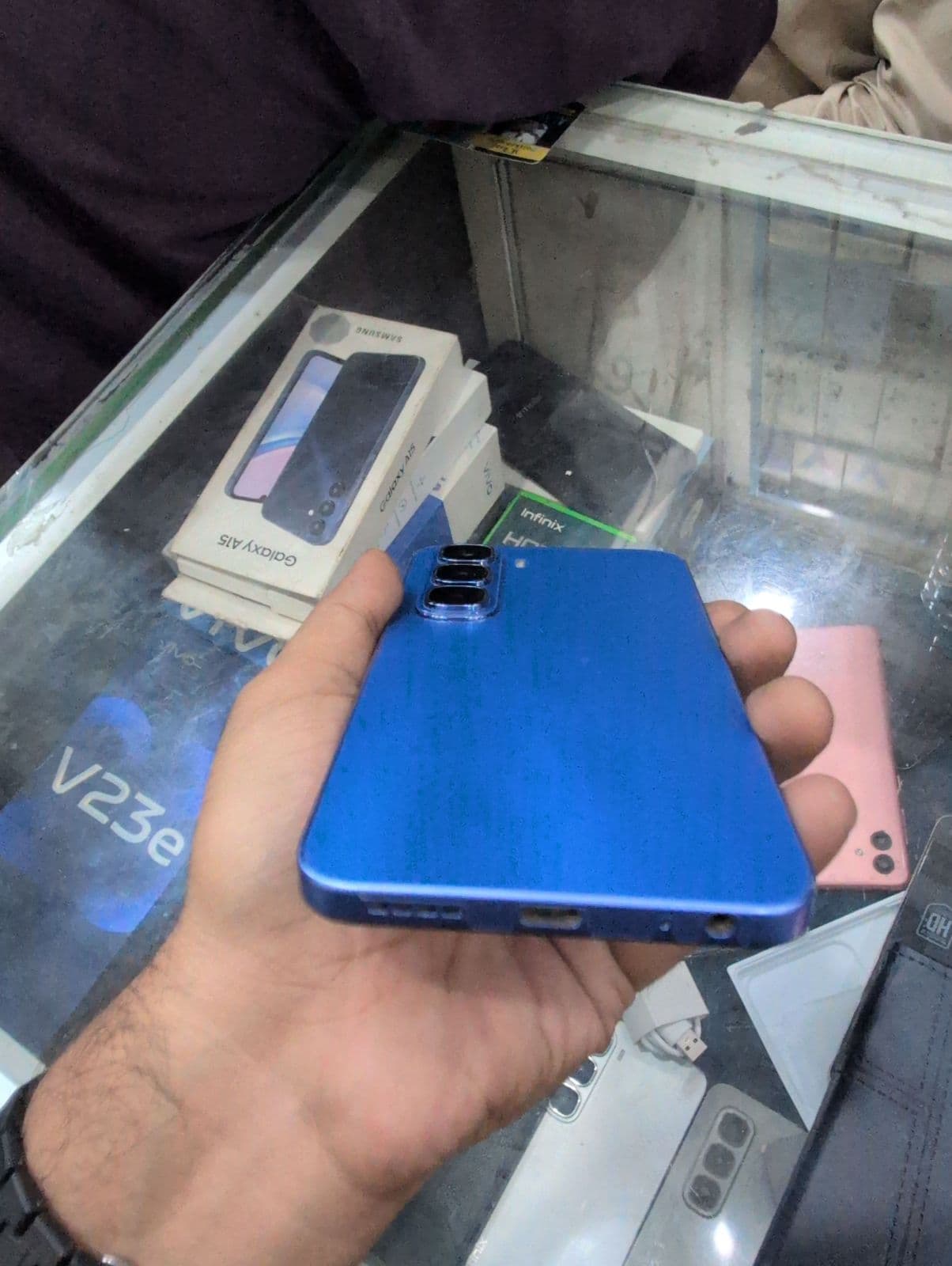 Infinix Hot 60i 6GB / 128GB in Shadow Blue — photo 5