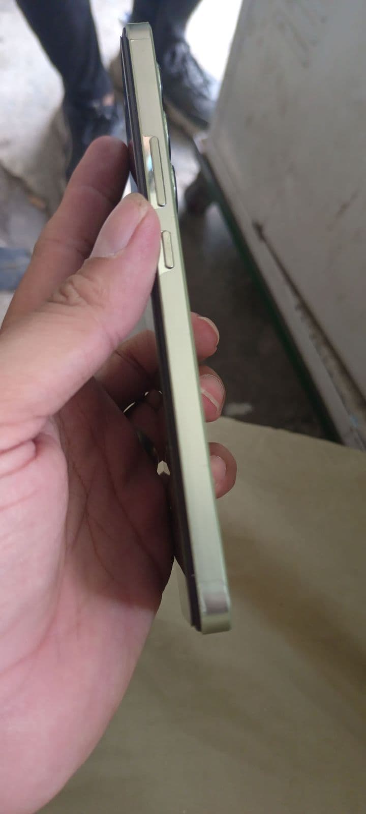 Vivo Y100 8GB / 128GB in Breeze Green — photo 3