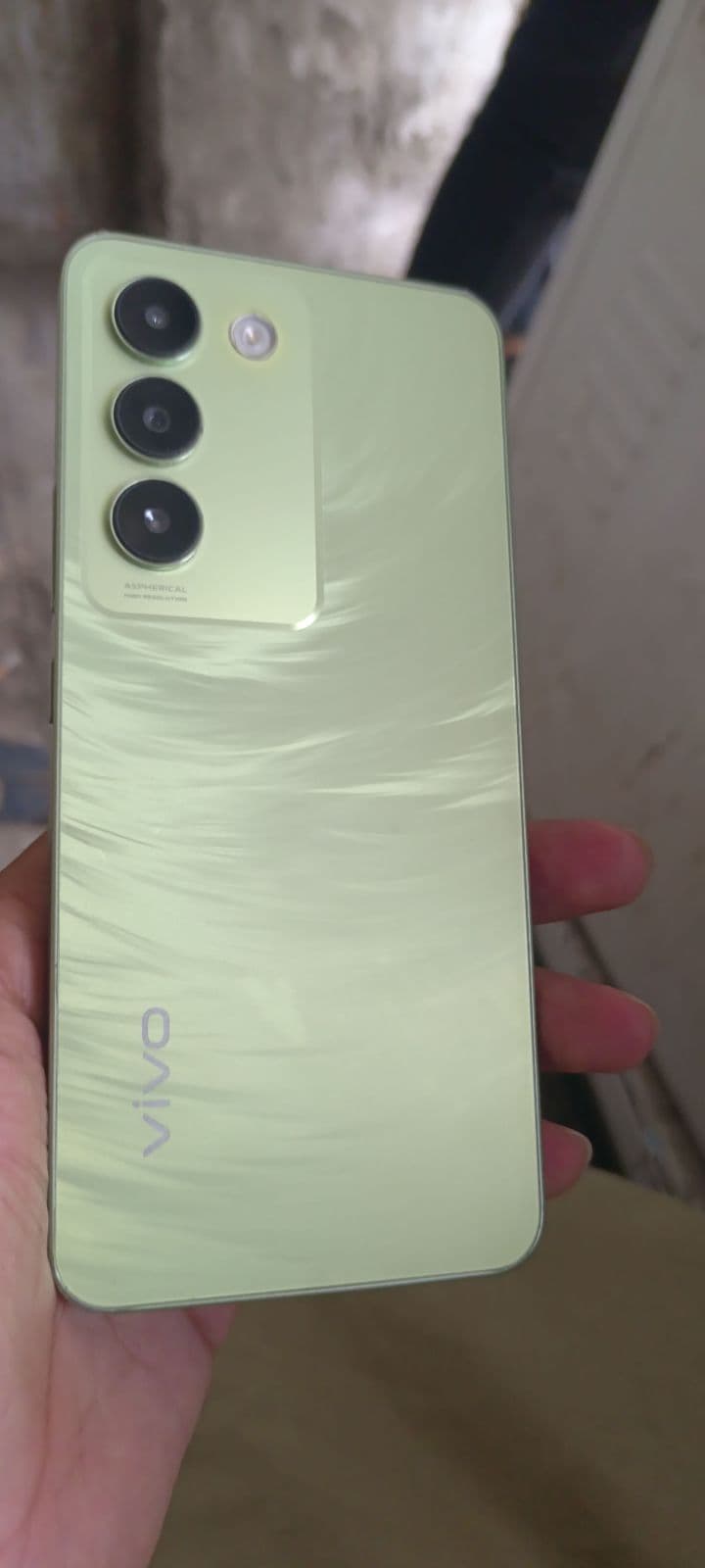Vivo Y100 8GB / 128GB in Breeze Green — photo 2