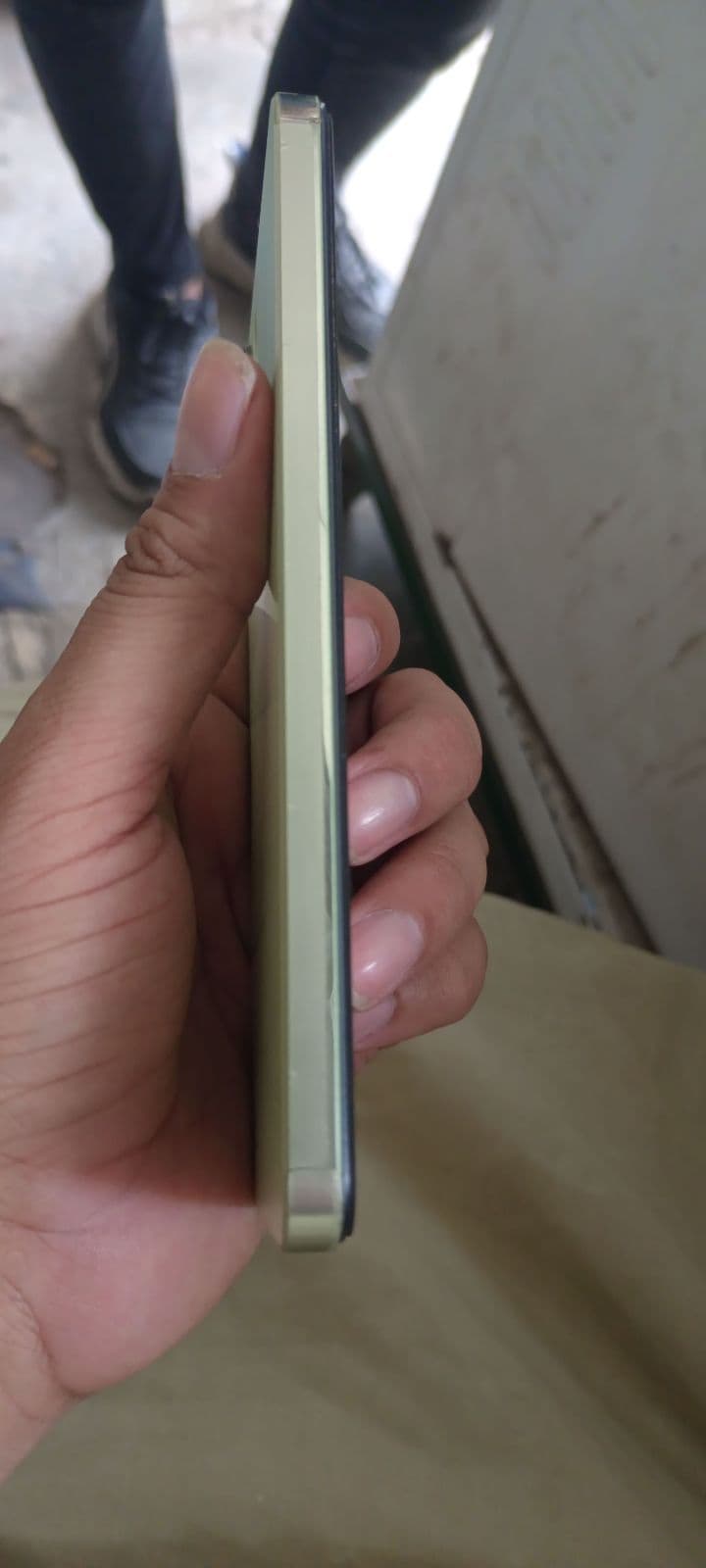 Vivo Y100 8GB / 128GB in Breeze Green — photo 4