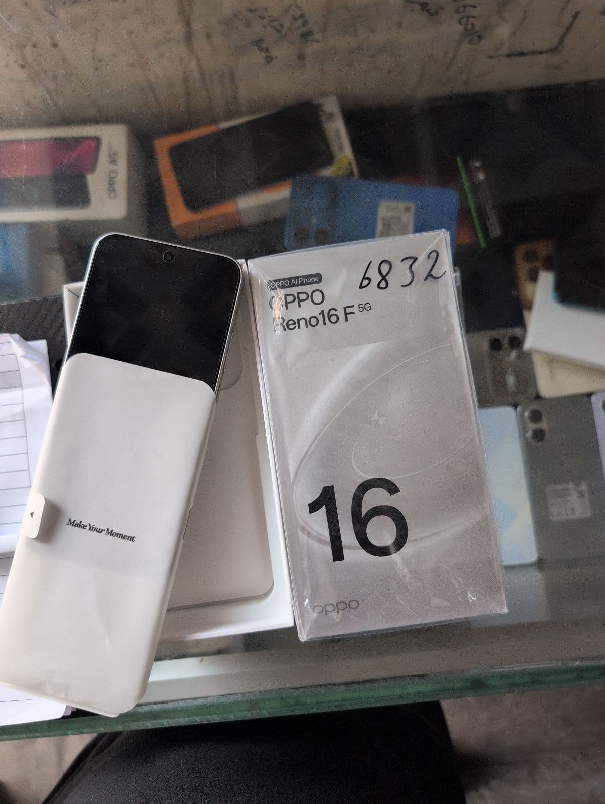 Oppo Reno 16 F 5G · 8GB / 256GB