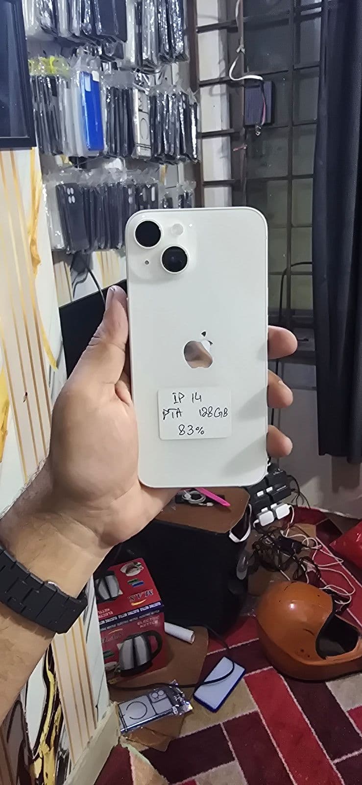 Apple iPhone 14 128GB in Starlight — photo 1