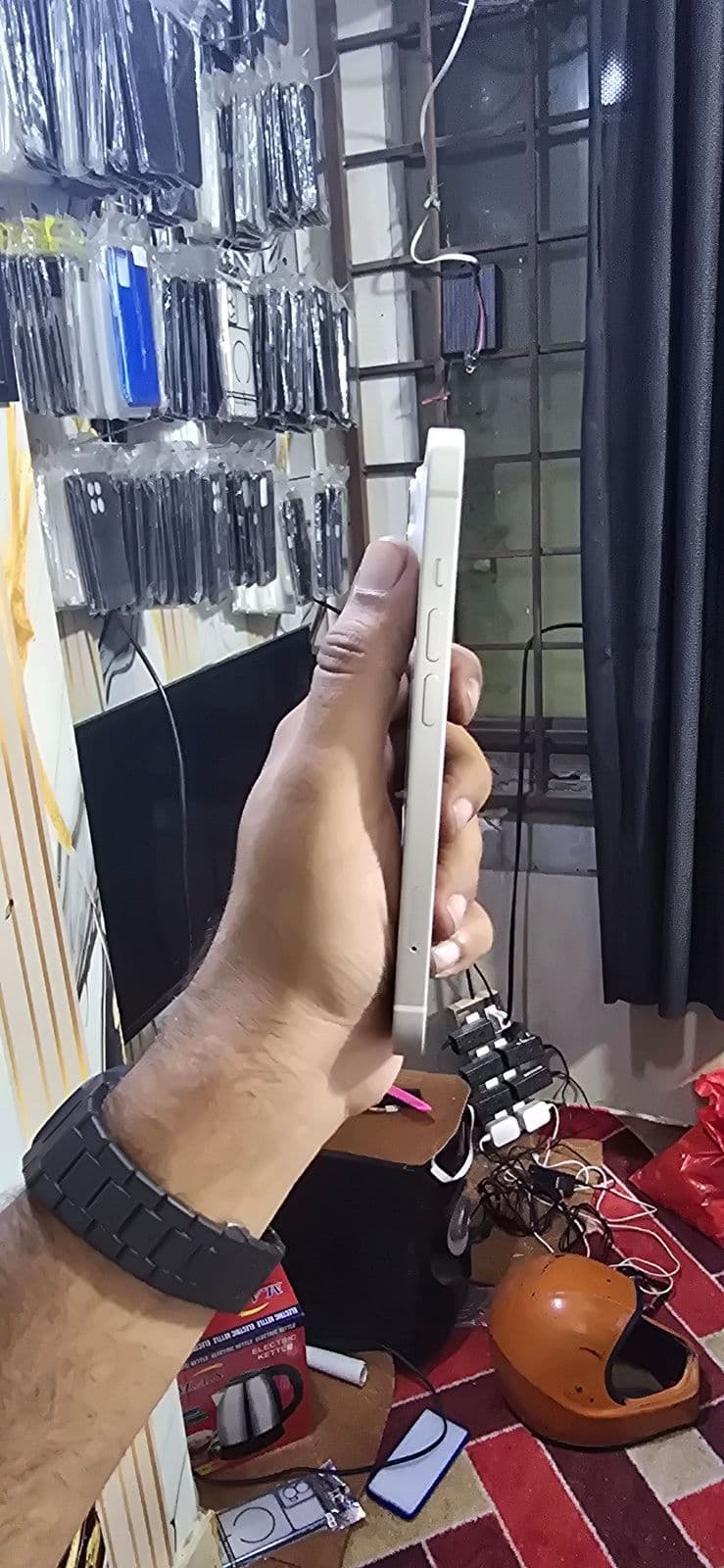Apple iPhone 14 128GB in Starlight — photo 3