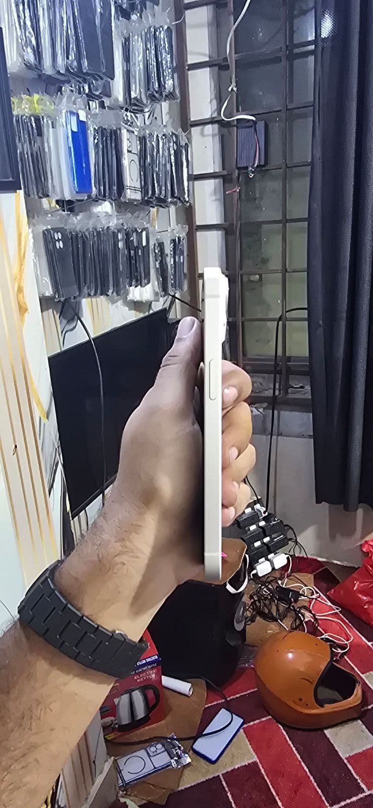 Apple iPhone 14 128GB in Starlight — photo 4