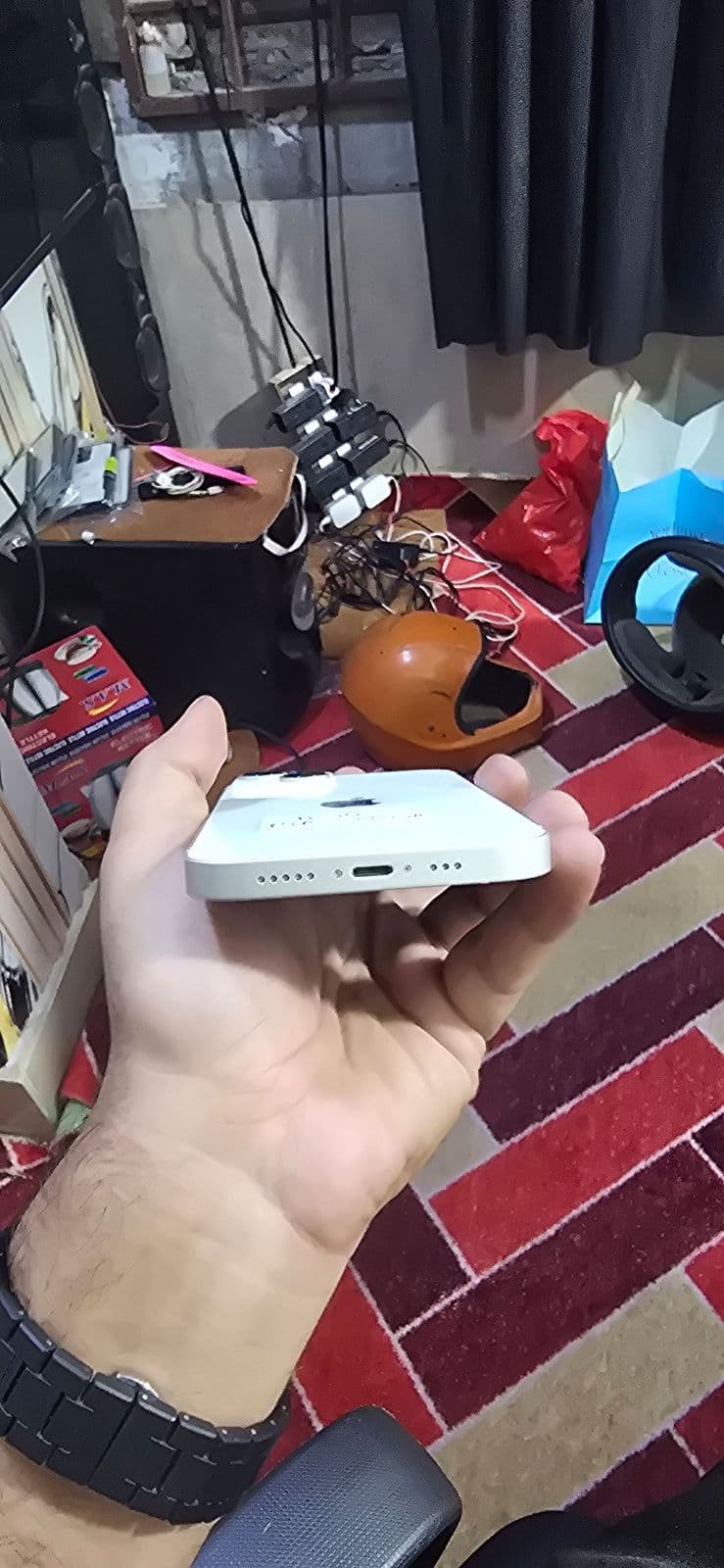 Apple iPhone 14 128GB in Starlight — photo 5