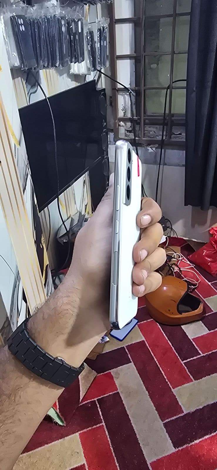 Samsung Galaxy S22 8GB / 128GB in Phantom White — photo 4