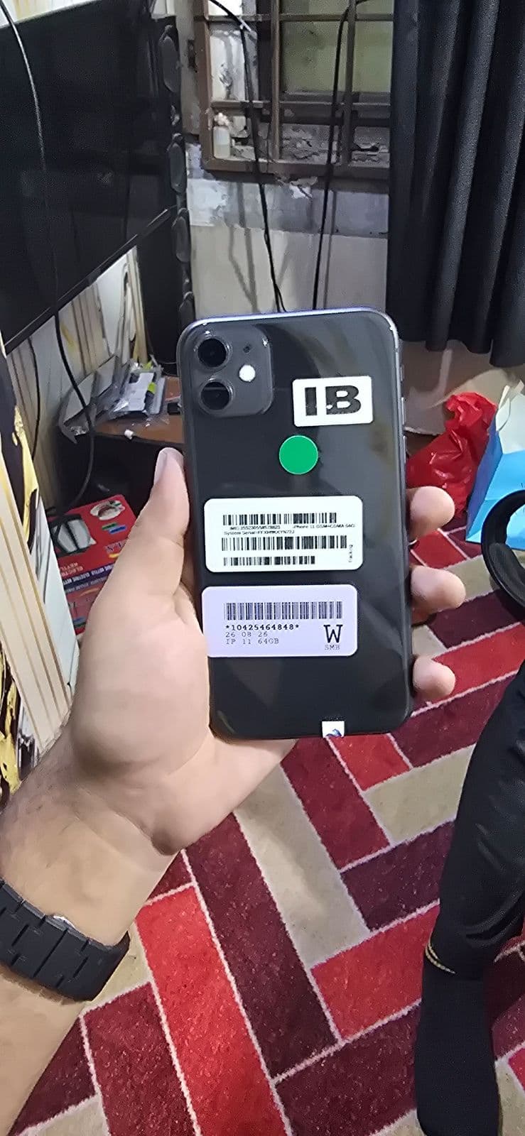 Apple iPhone 11 64GB in Black — photo 1