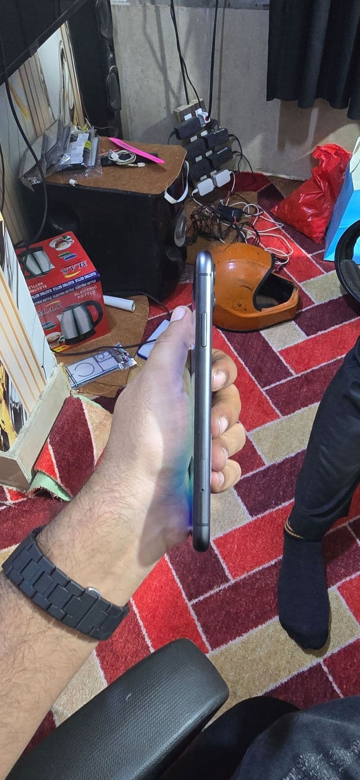 Apple iPhone 11 64GB in Black — photo 4