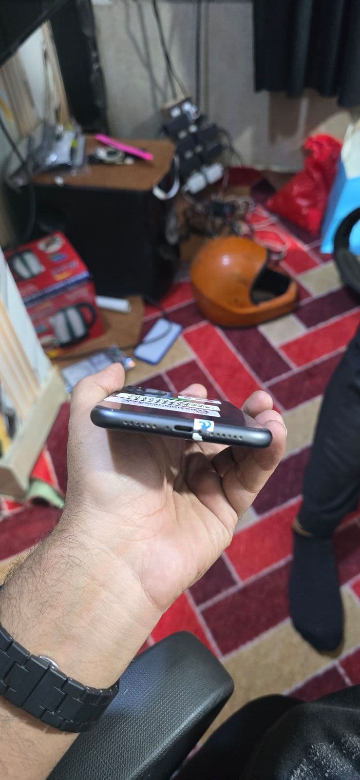 Apple iPhone 11 64GB in Black — photo 5