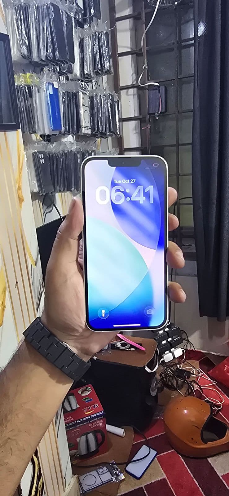 Apple iPhone 14 128GB in Starlight — photo 2