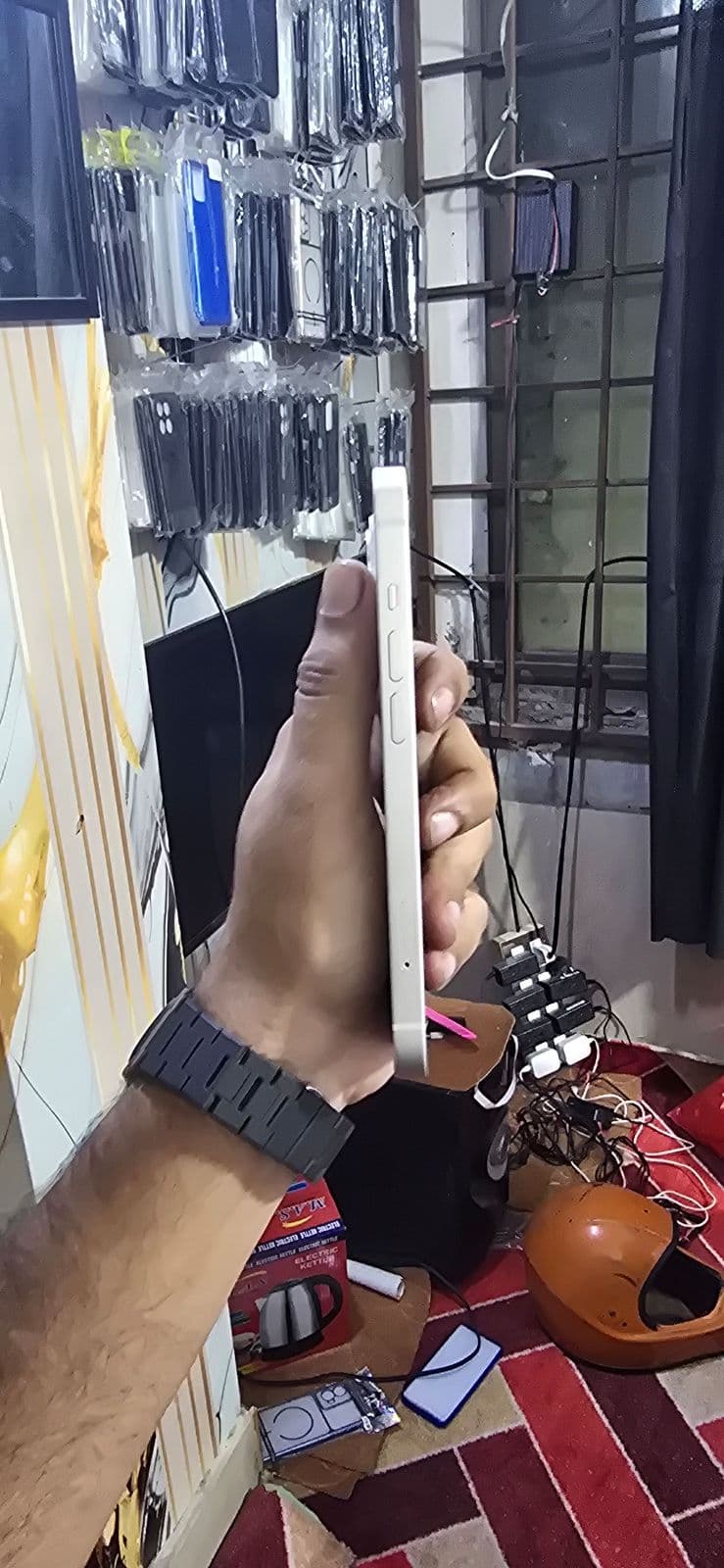 Apple iPhone 14 128GB in Starlight — photo 4