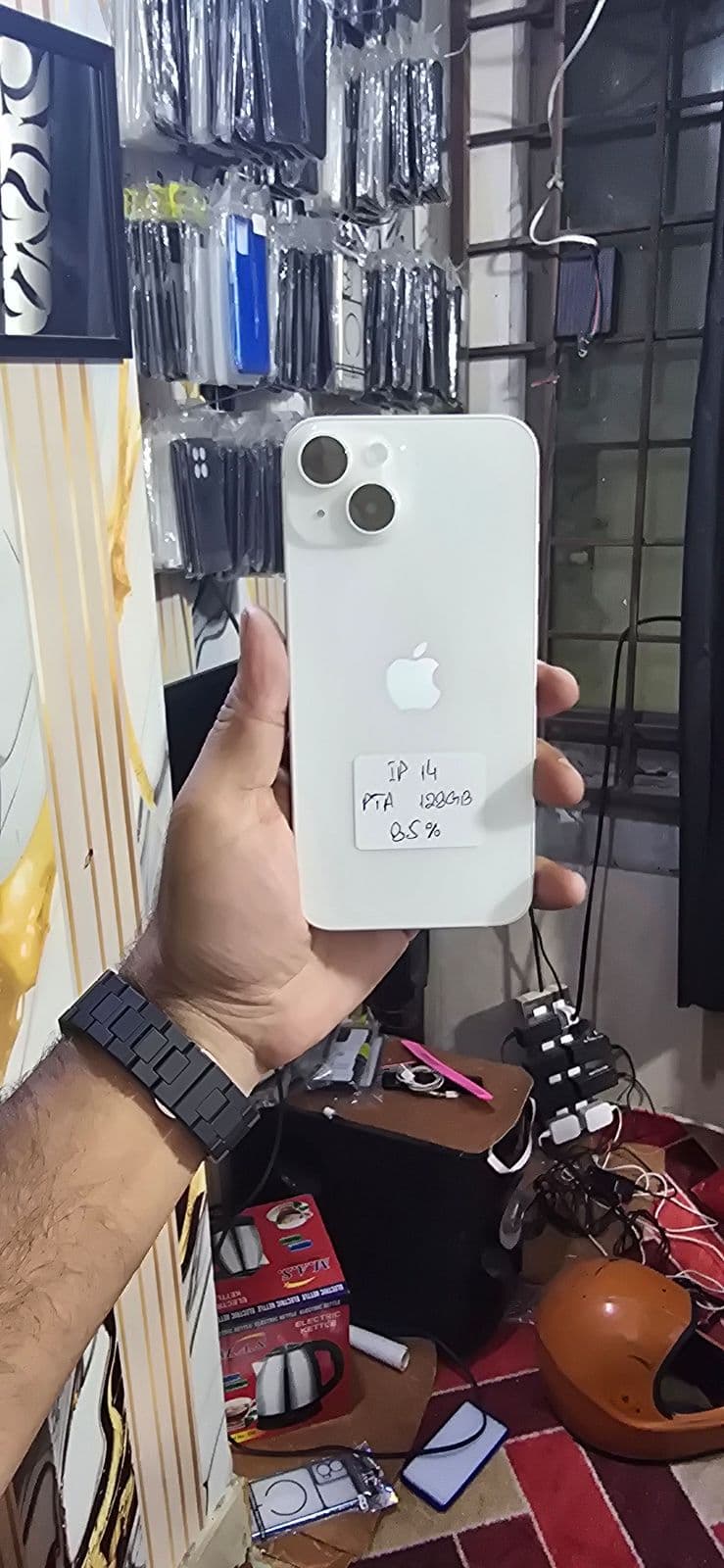 Apple iPhone 14 128GB in Starlight — photo 1