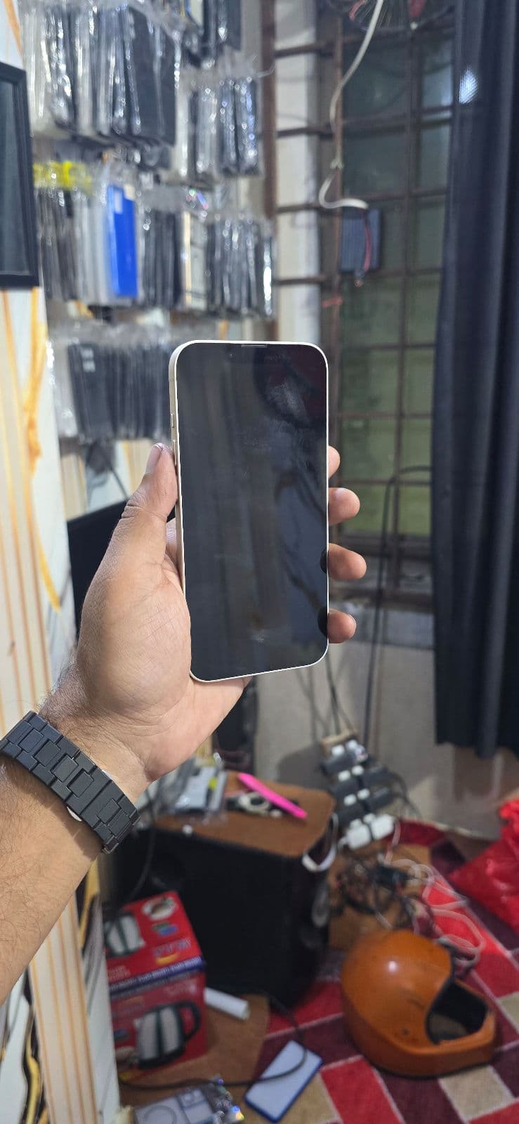 Apple iPhone 14 128GB in Starlight — photo 2
