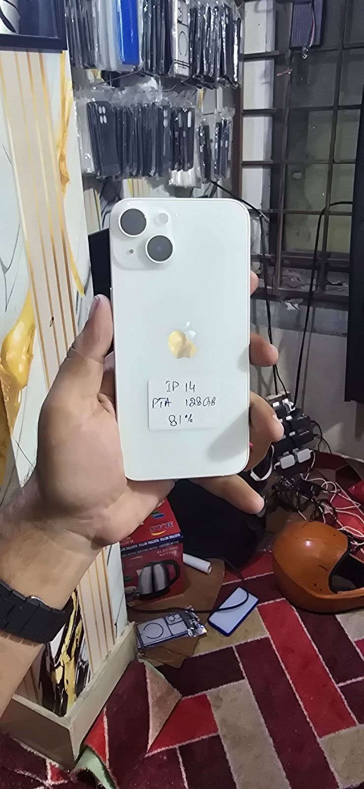 Apple iPhone 14 128GB in Starlight — photo 1