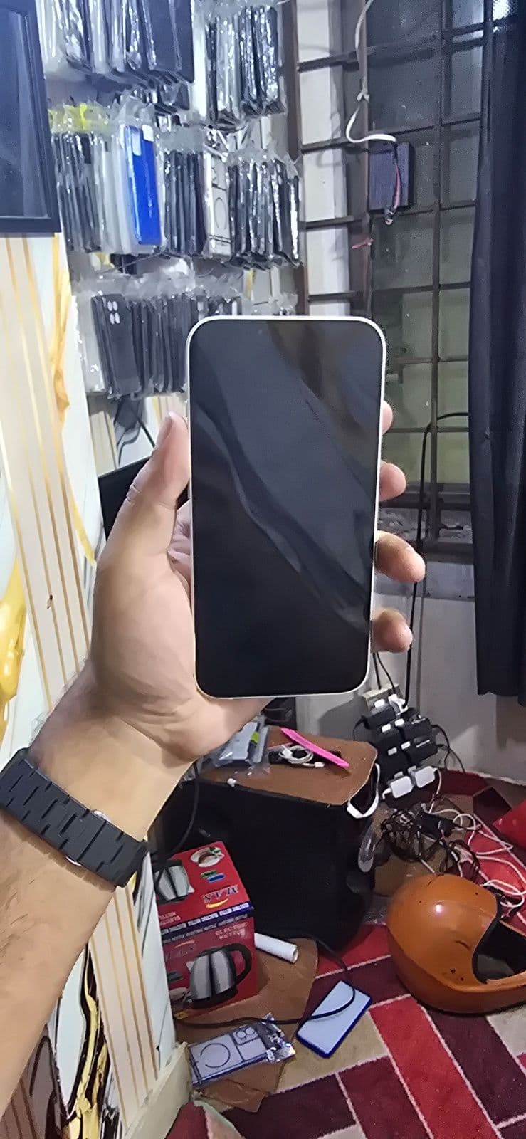 Apple iPhone 14 128GB in Starlight — photo 2