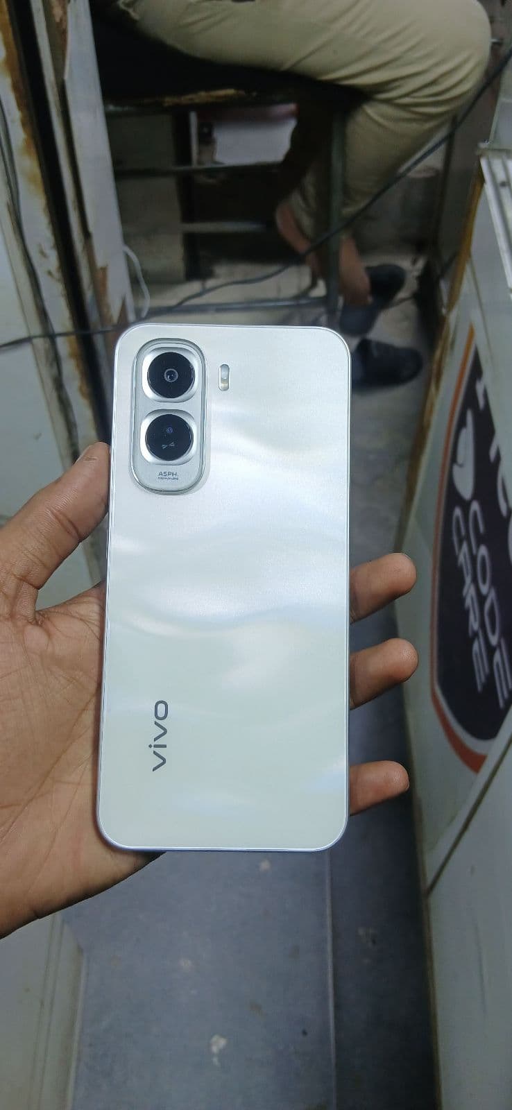 Vivo Y500 · 8GB / 256GB