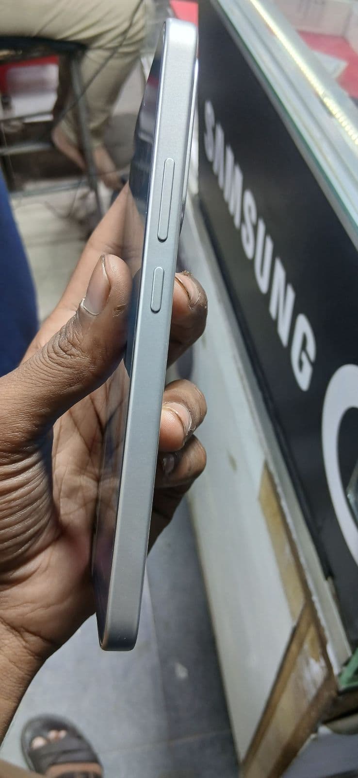 Vivo Y500 8GB / 256GB in Pearl White — photo 3