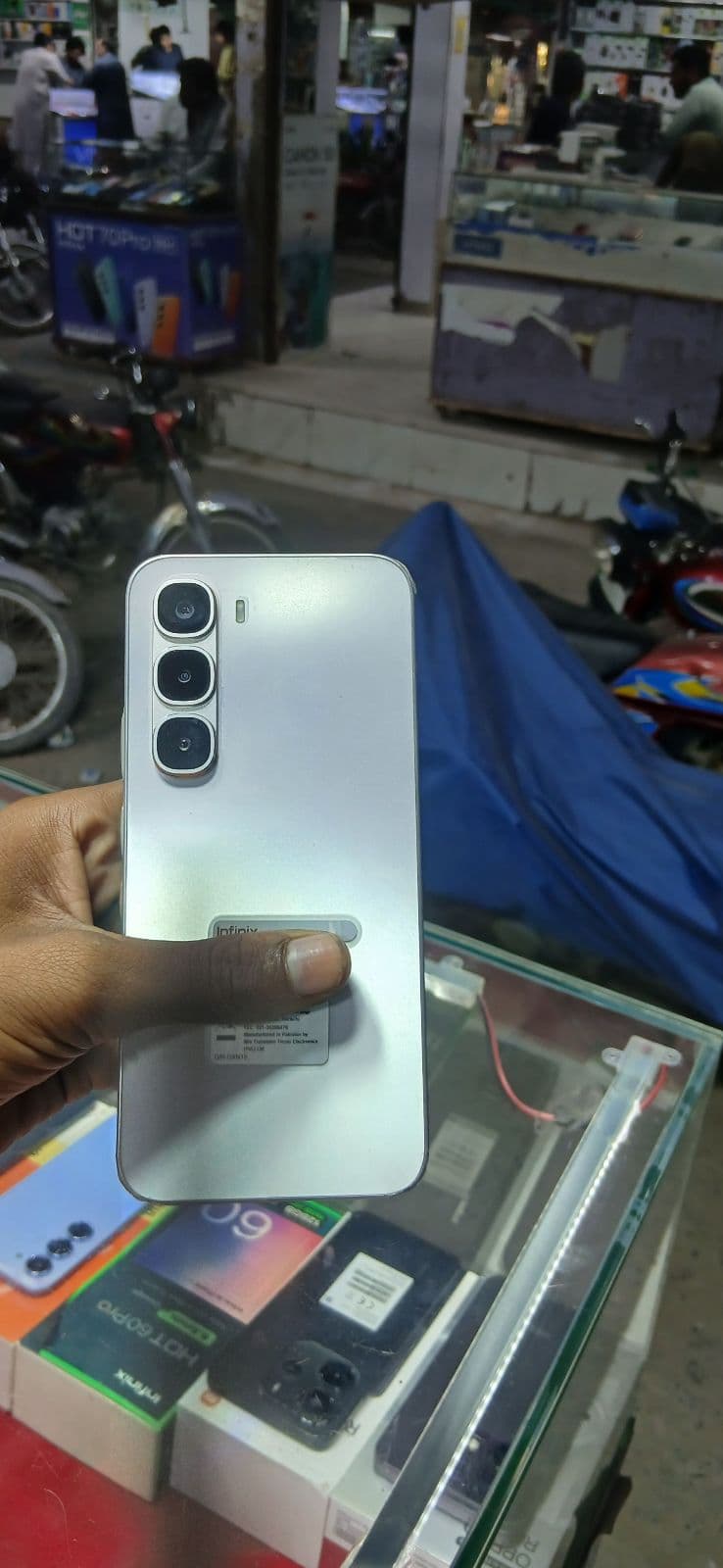 Infinix Hot 60 Pro · 8GB / 128GB