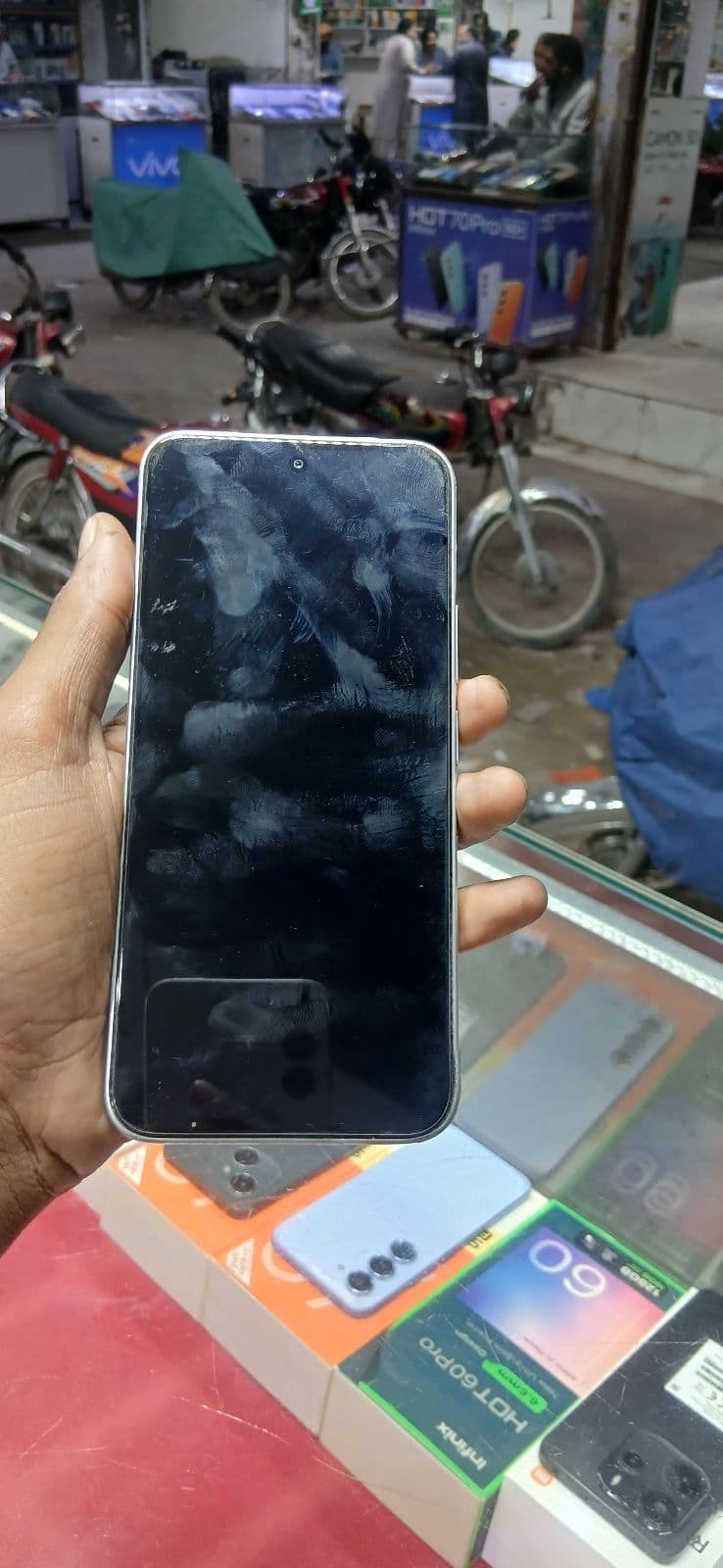 Infinix Hot 60 Pro 8GB / 128GB in Titanium Silver — photo 2
