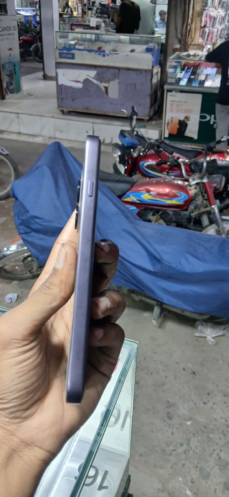 Oppo Reno 16 F 5G 8GB / 256GB in Twilight Violet — photo 4