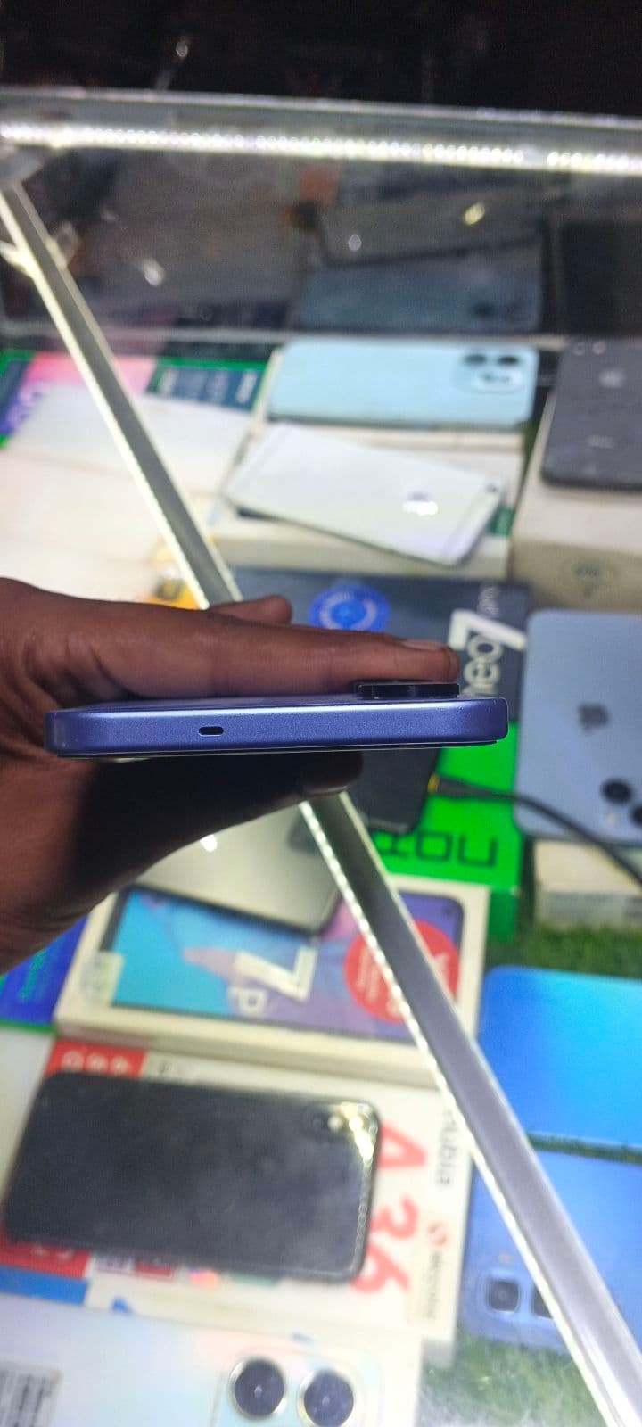 Tecno Spark 40 Pro 8GB / 256GB in Lake Blue — photo 3