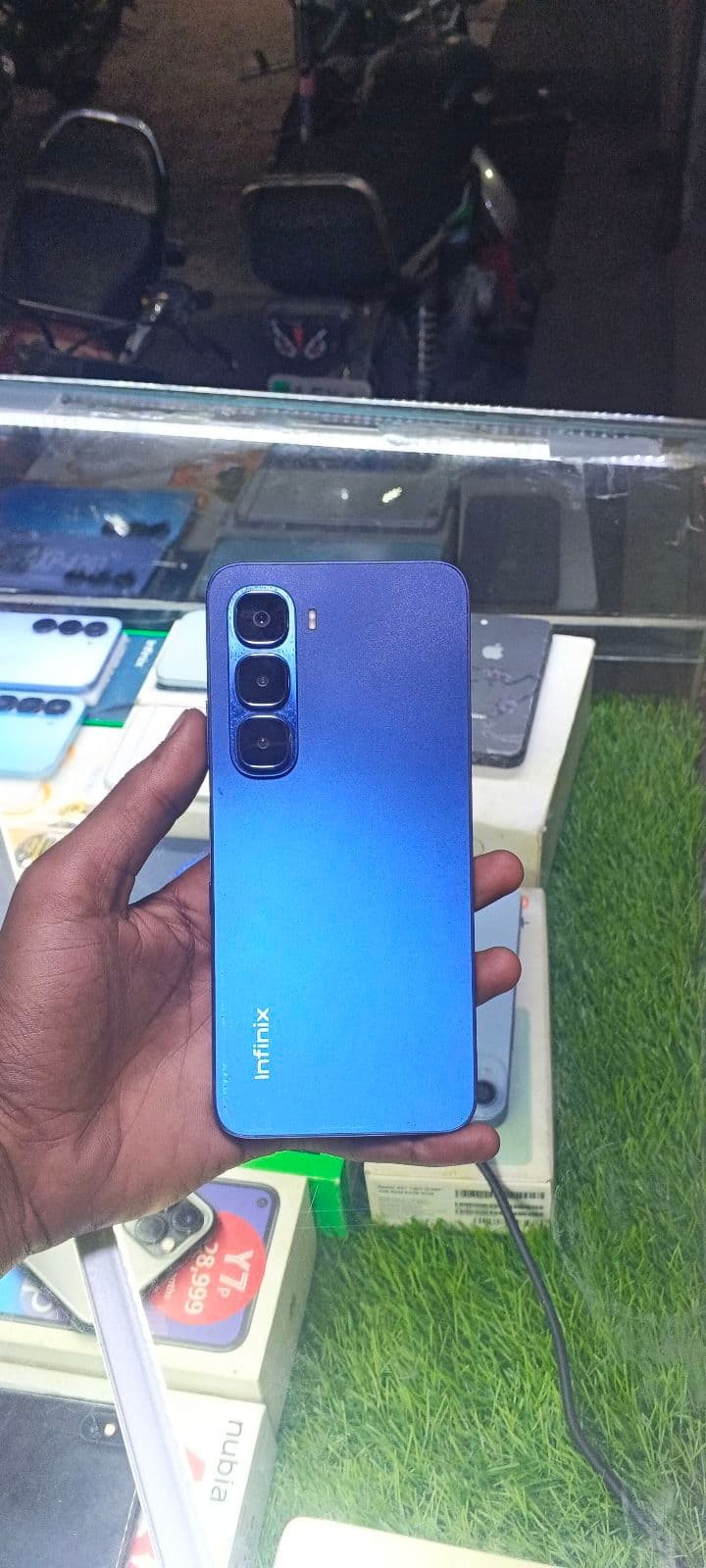 Infinix Hot 60i · 6GB / 128GB