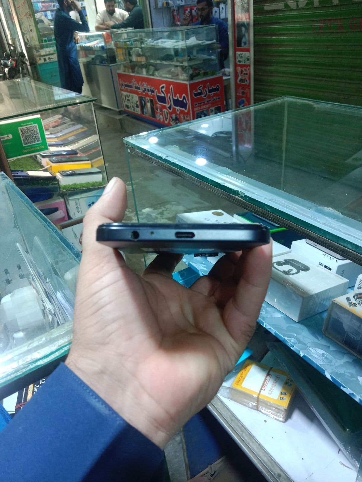 Infinix Smart 20 4GB / 128GB in Shadow Black — photo 3