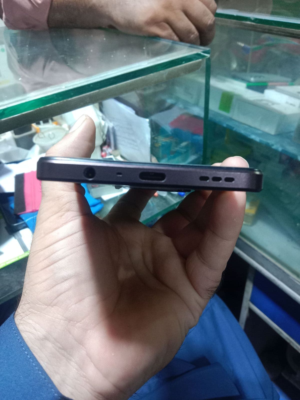 Oppo A5i 4GB / 64GB in Titanium Purple — photo 3