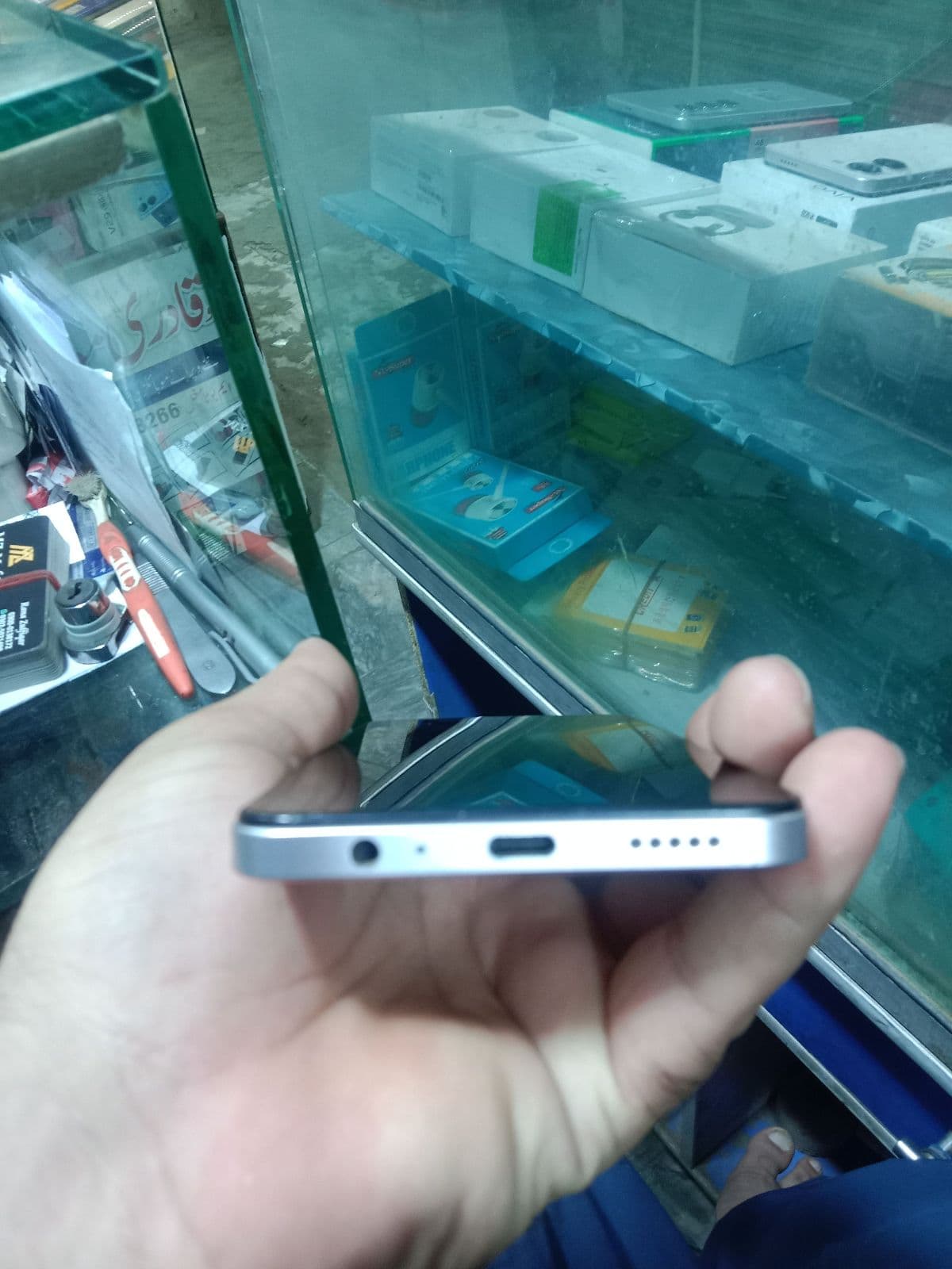 Vivo Y19s 6GB / 128GB in Titanium Gold — photo 3