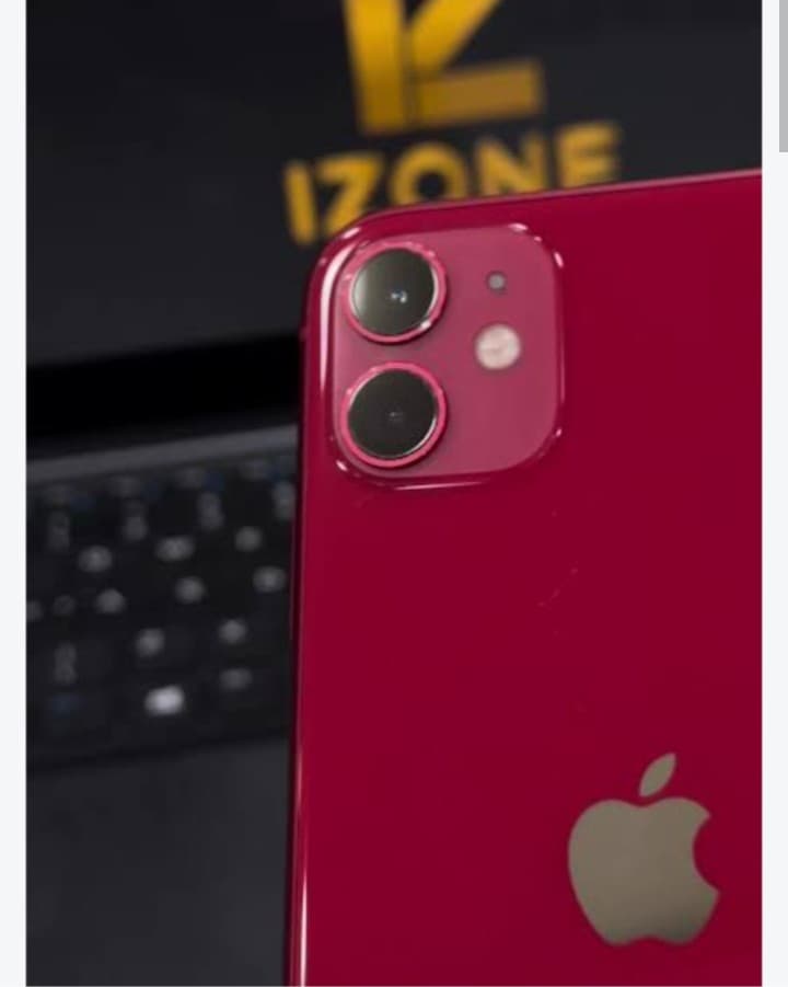 Apple iPhone 11 64GB in (PRODUCT)RED — photo 3