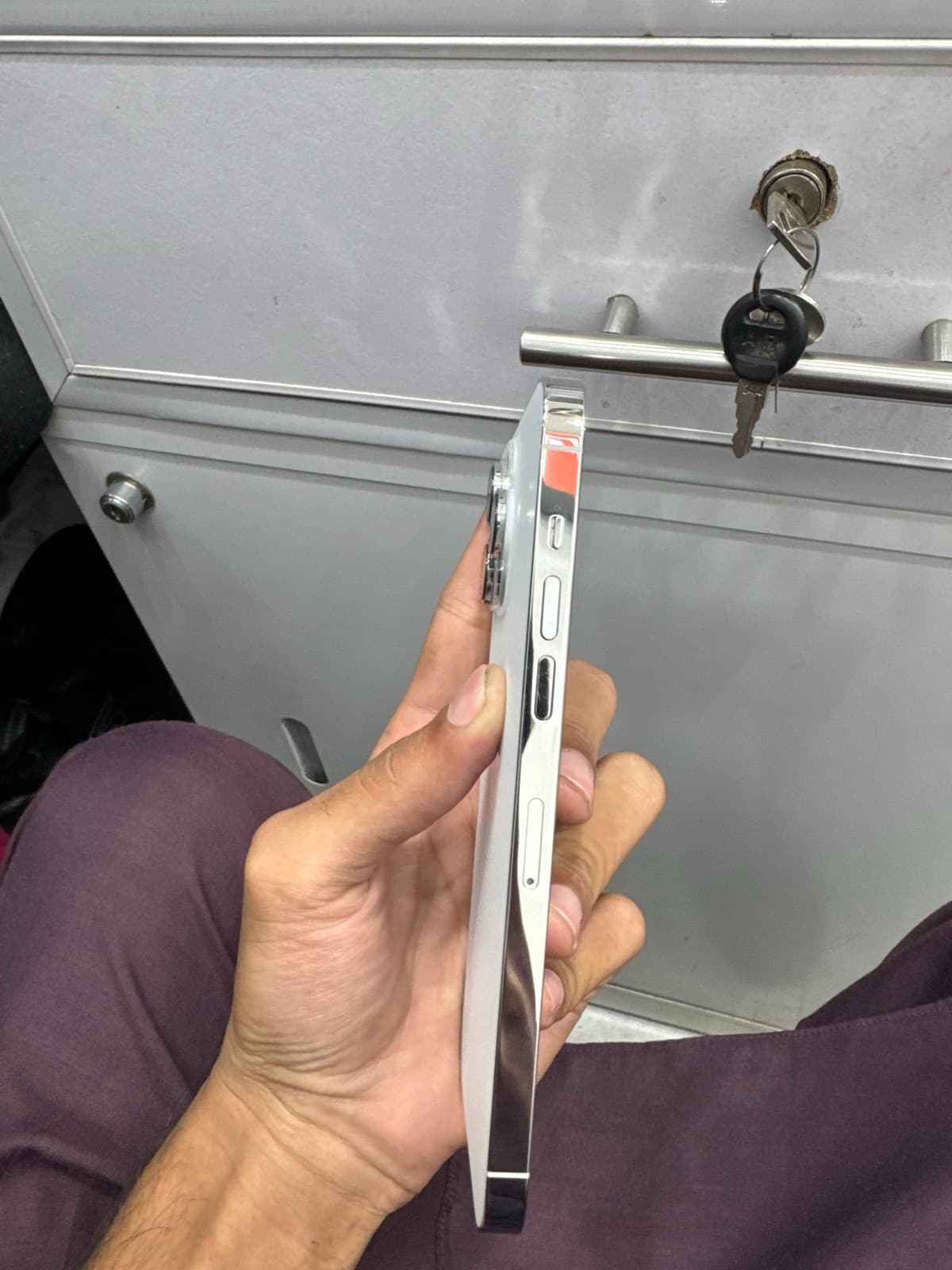 Apple iPhone 14 Pro Max 128GB in Silver — photo 2
