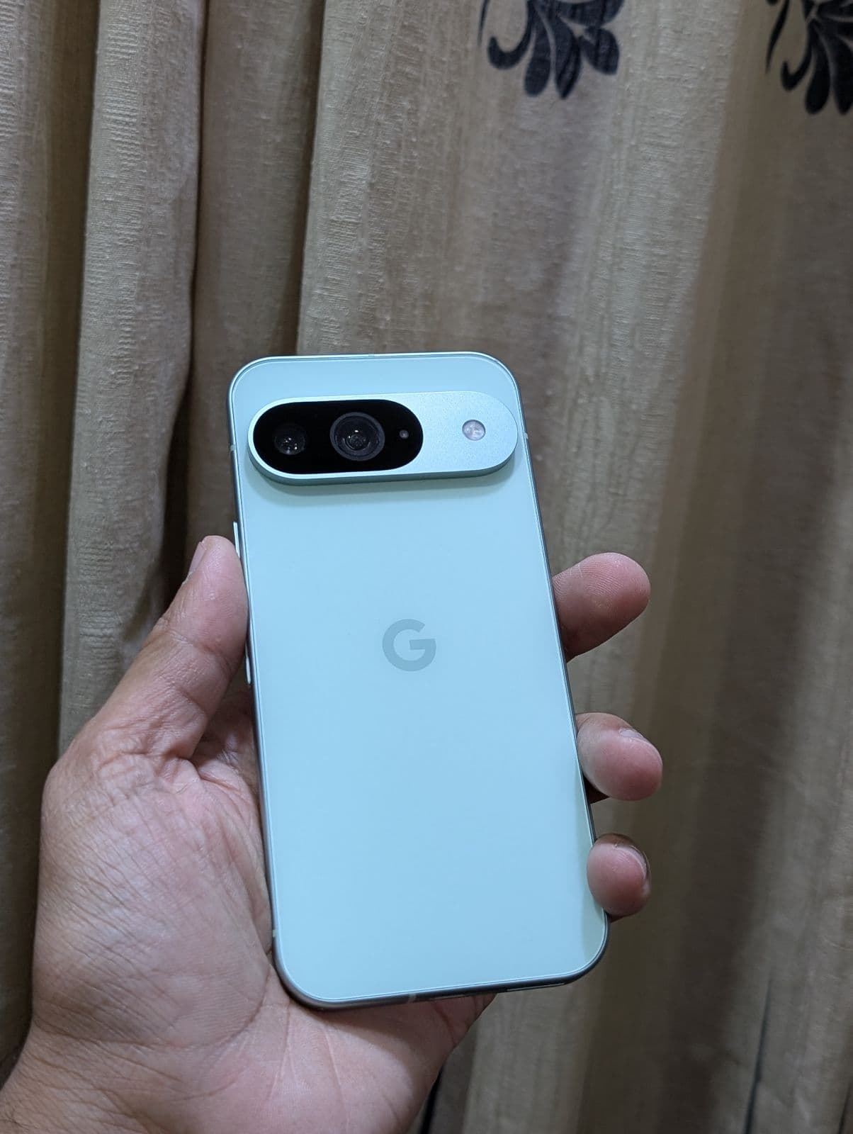 Google Pixel 9 12GB / 128GB in Wintergreen — photo 2