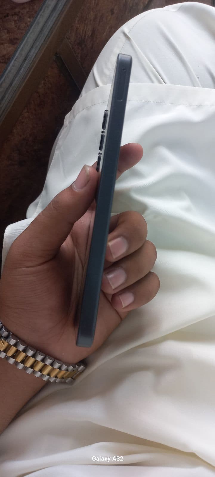 Samsung Galaxy A16 4GB / 128GB in Black — photo 2