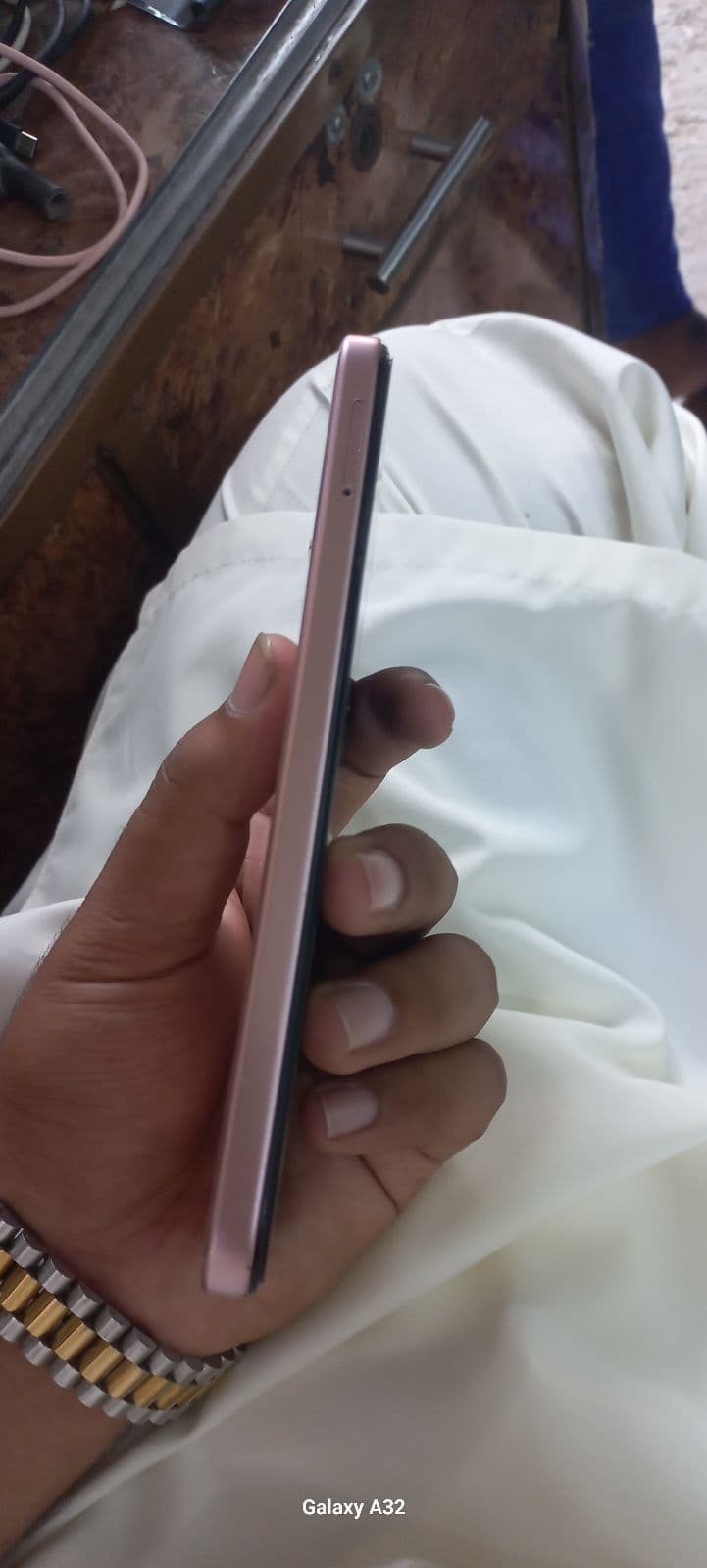 Infinix Smart 9 HD 4GB / 64GB in Coral Gold — photo 4