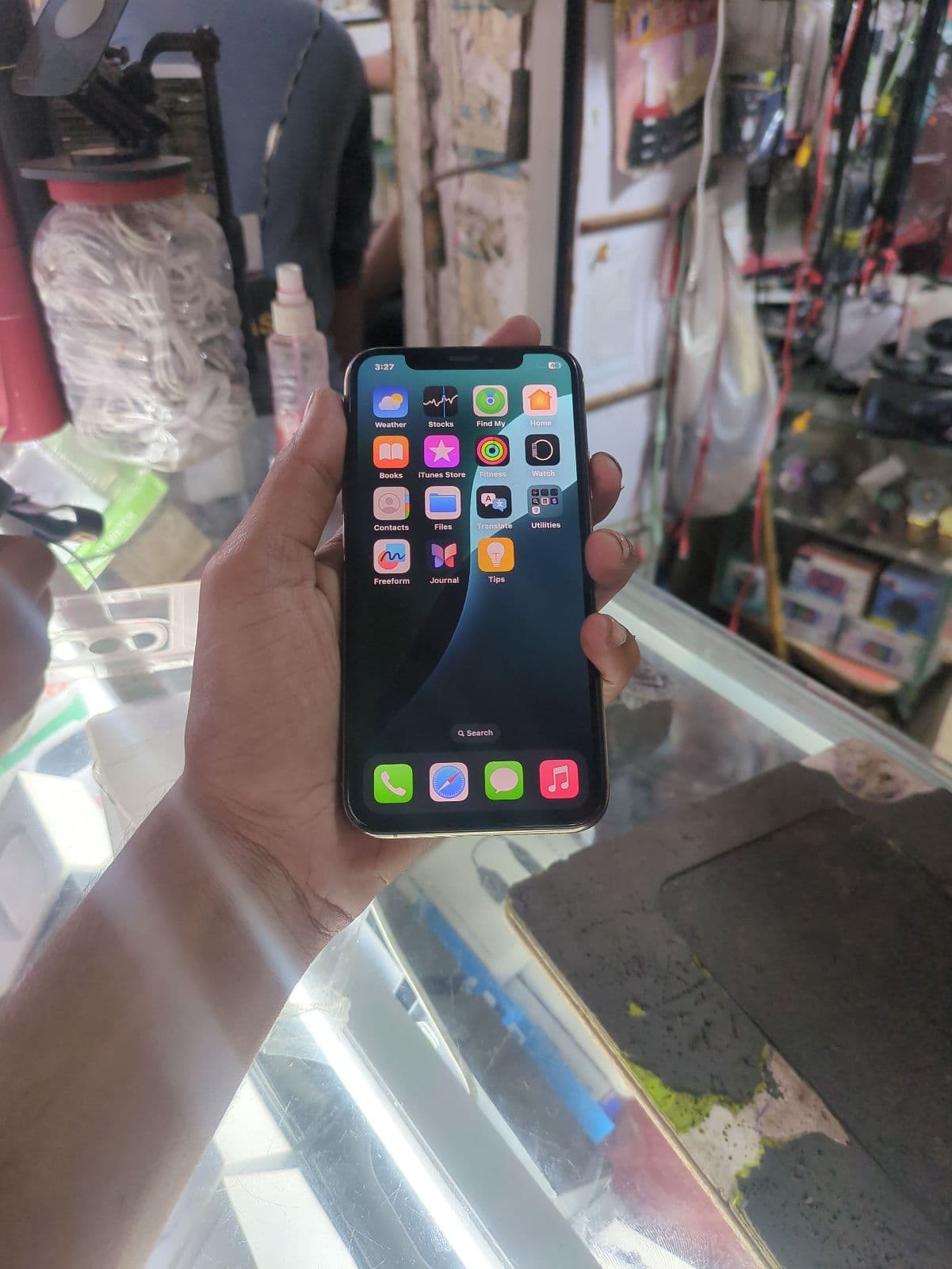 Apple iPhone XS 256GB in Gold — photo 2