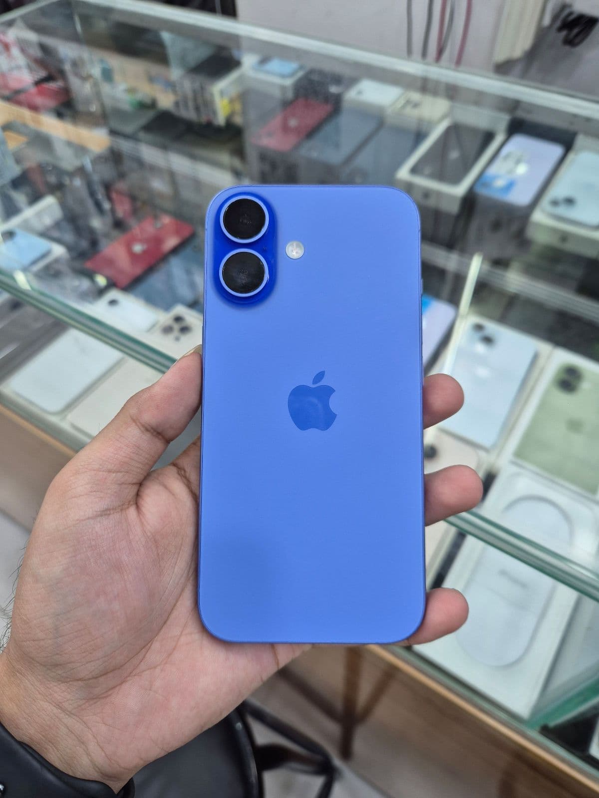 iPhone 16 · 128GB